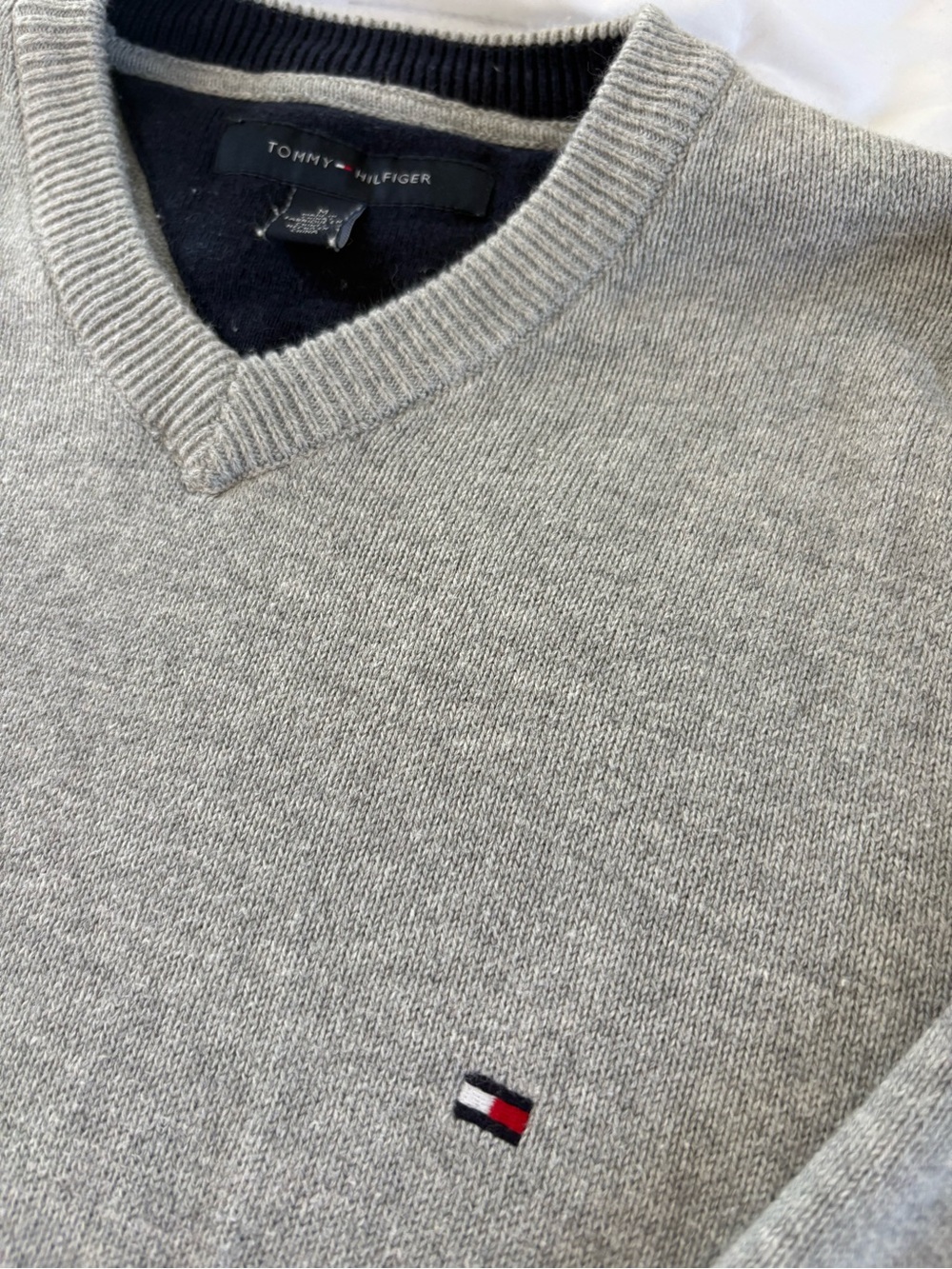 Tommy Hilfiger Men's V-Neck Sweater - Light Gray Size M 100 % Cotton